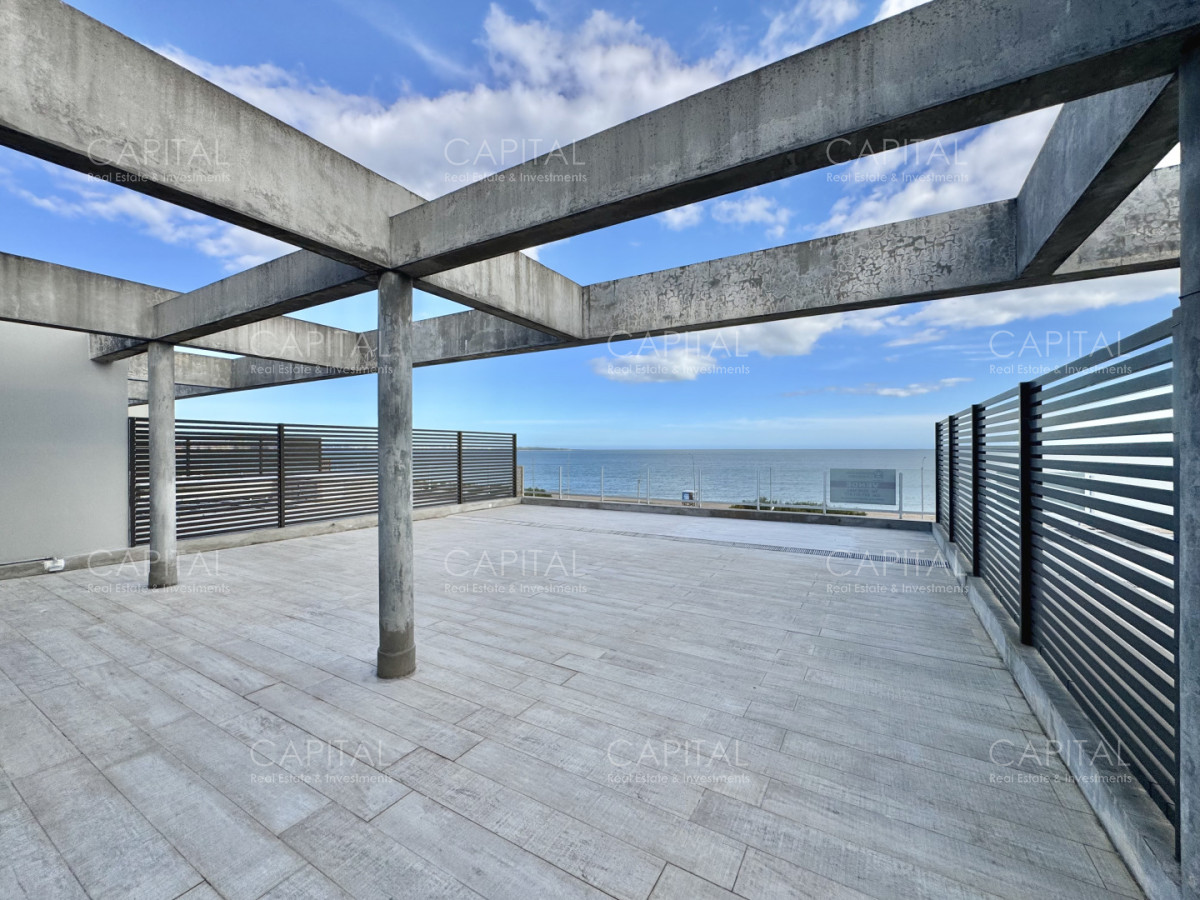 Apartamento ID.39886 - Apartamento duplex frente al mar en playa mansa en venta