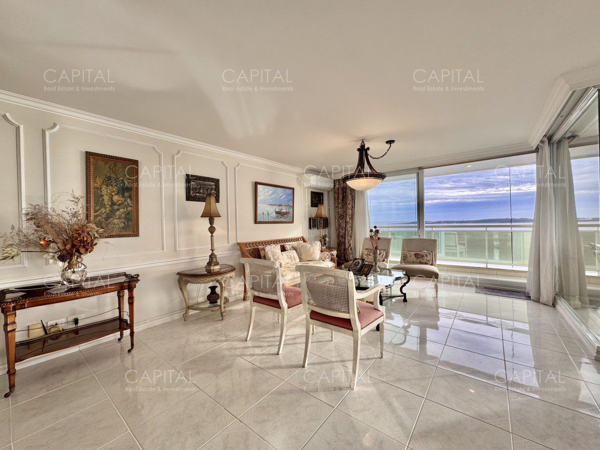 Apartamento ID.38754 - Coral Tower esquinero de tres dormitorios y servicio piso alto en venta