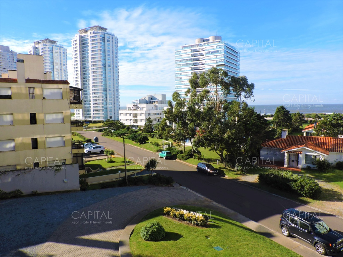 Apartamento ID.37022 - Moderno semipiso 3 dormitorios y dependencia en Playa Brava