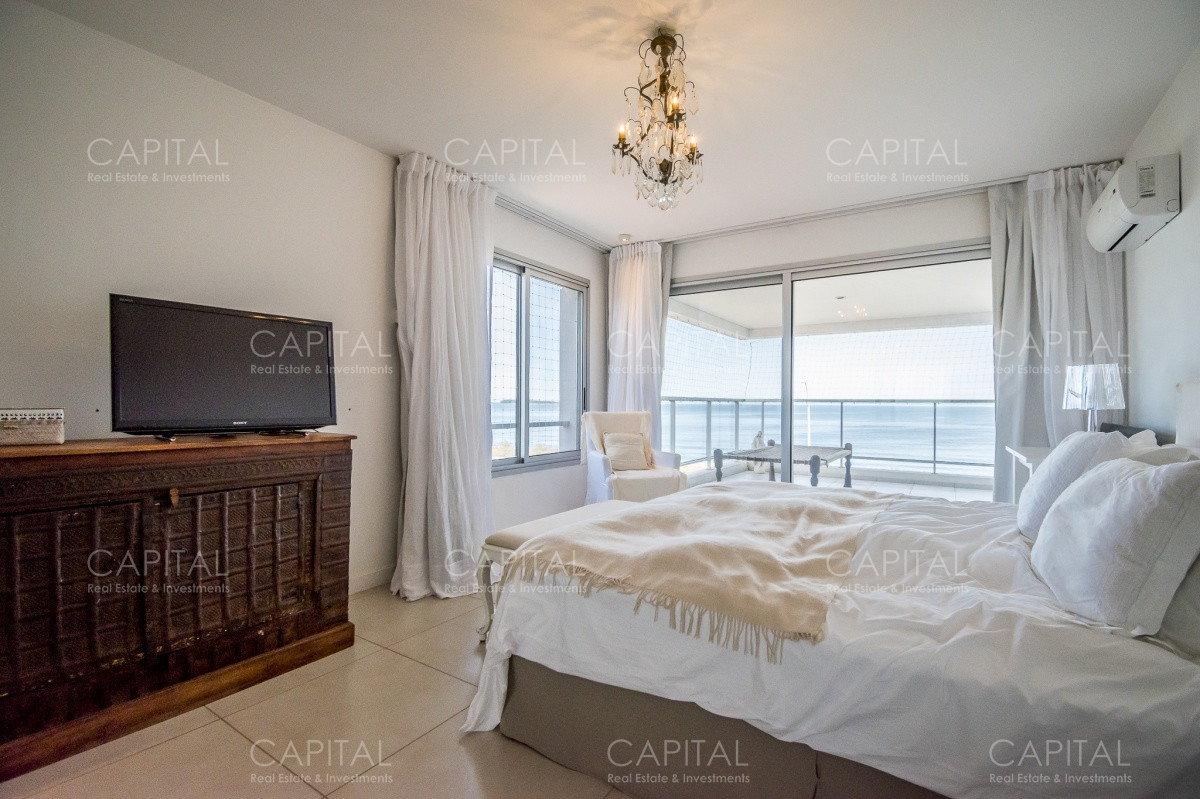 Apartamento ID.27993 - Apartamento PentHouse de 3 dormitorios y dependencia en alquiler anual.