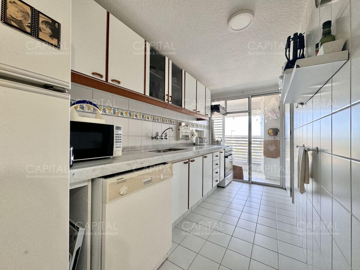 Apartamento ID.39373 - Apartamento de tres dormitorios y dependencia en venta, Playa Mansa, Punta del Este.