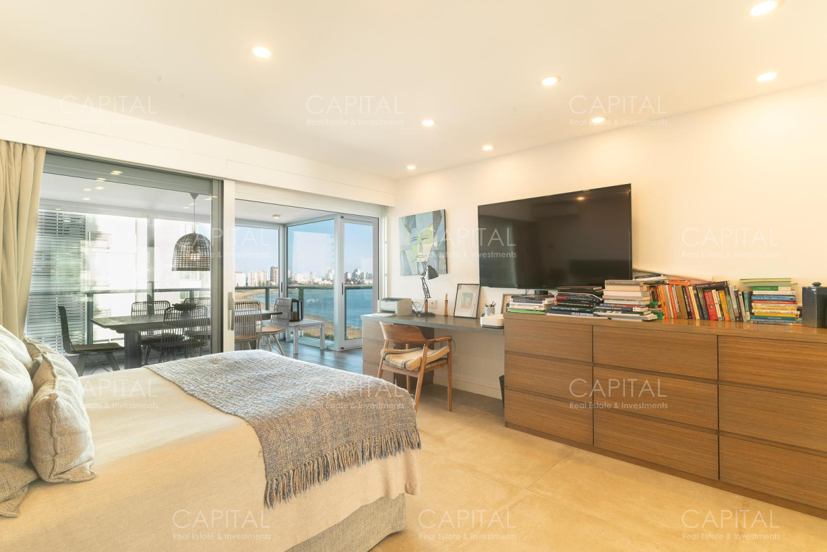 Apartamento ID.36586 - Exclusivo departamento totalmente reformado de 4 suites en Playa Mansa