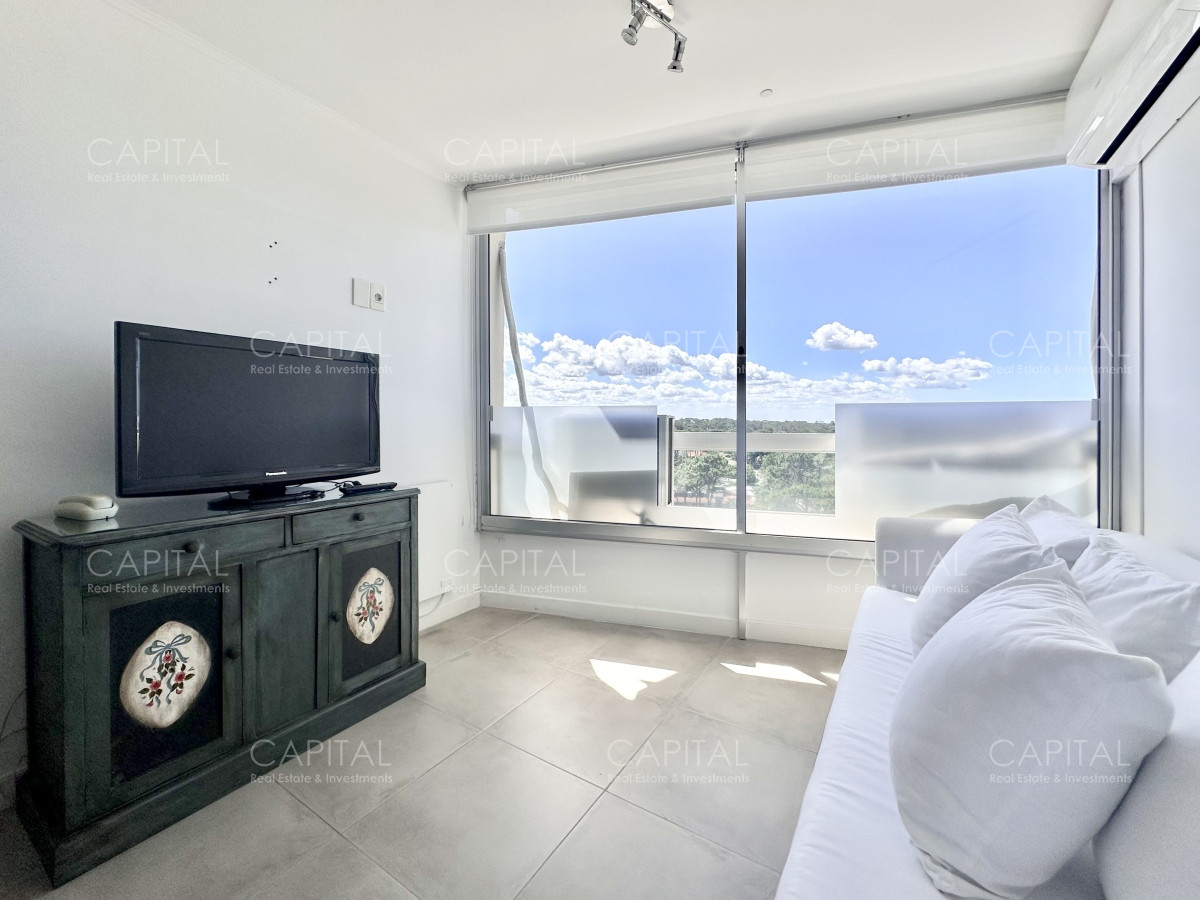 Apartamento ID.32765 - Apartamento de dos dormitorios y servicio en Alquiler Anual, Punta del Este