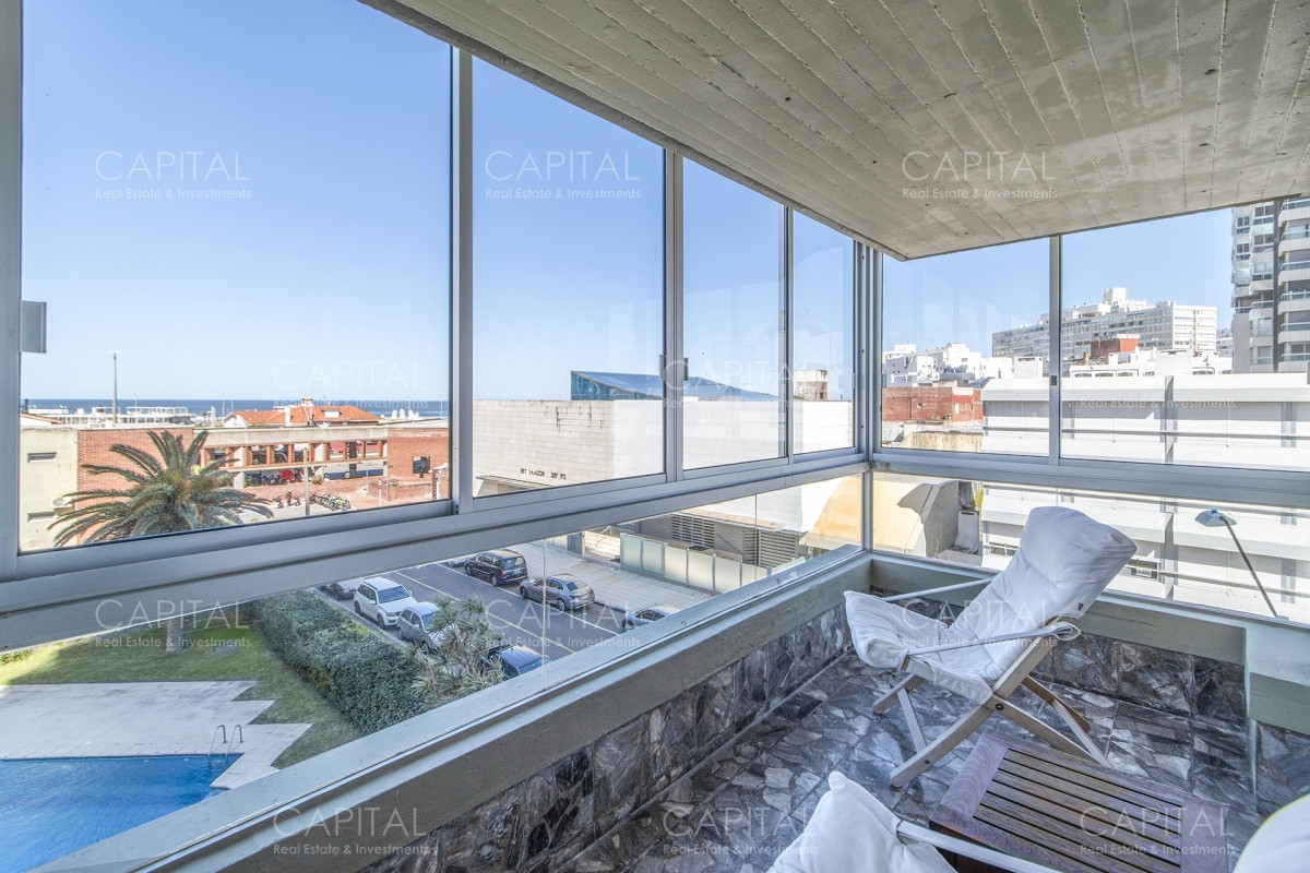 Apartamento ID.31268 - Malecon Punta del Este Apartamento de 3 dormitorios y servicios en venta en primera linea, Playa Mansa.