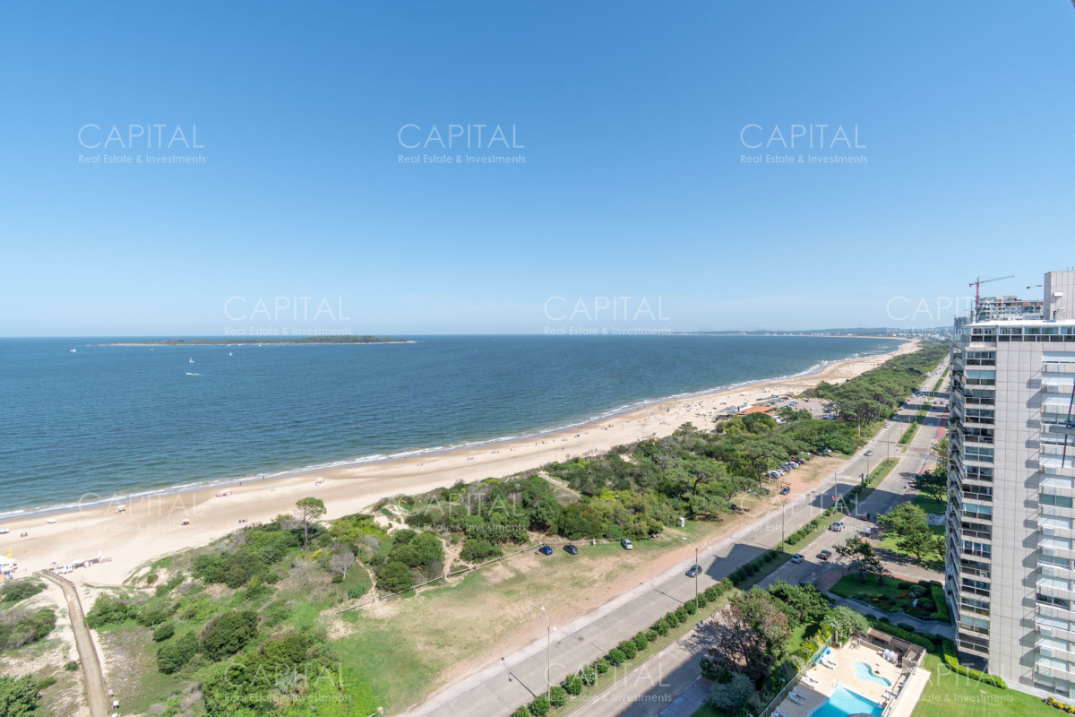 Apartamento ID.30607 - Penthouse de Cuatro Dormitorios frente al Mar - Venta Playa Mansa