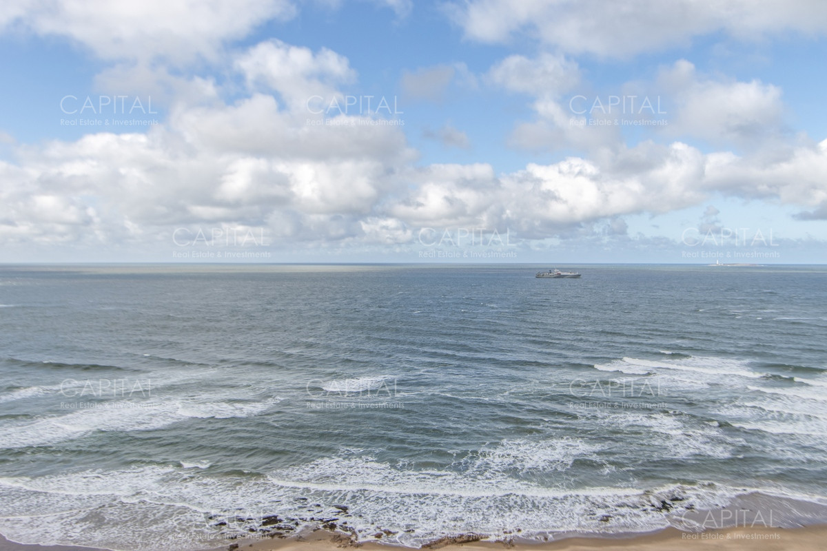Apartamento frente al mar en Playa Brava en Venta - CCP34785A