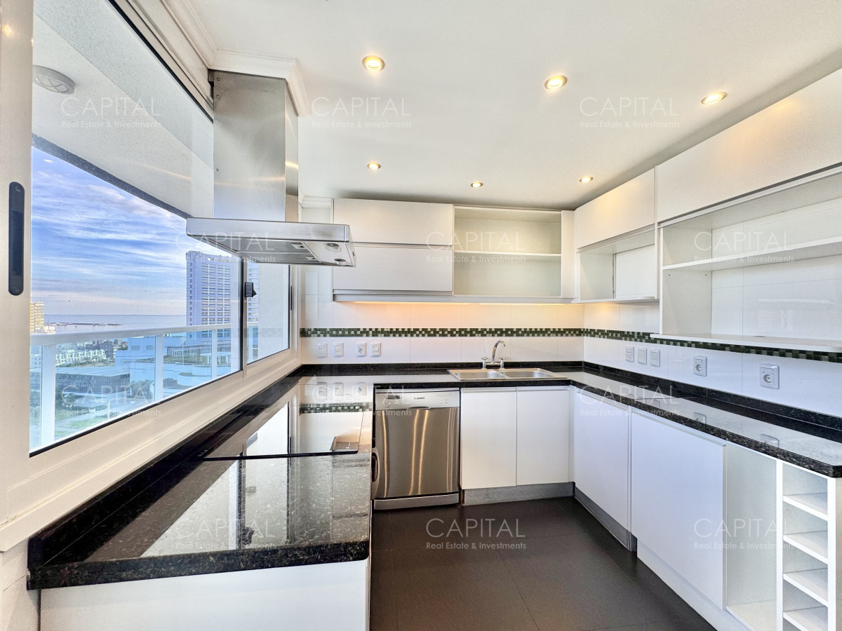 Apartamento ID.38246 - APARTAMENTO EN VENTA DE 3 DORMITORIOS EN PLAYA MANSA PUNTA DEL ESTE