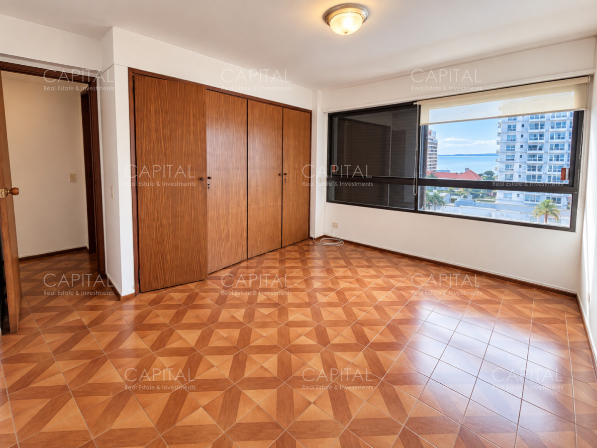 Apartamento ID.40808 - Apartamento en venta en Península, Punta del Este, ubicado a 100 metros del mar.
