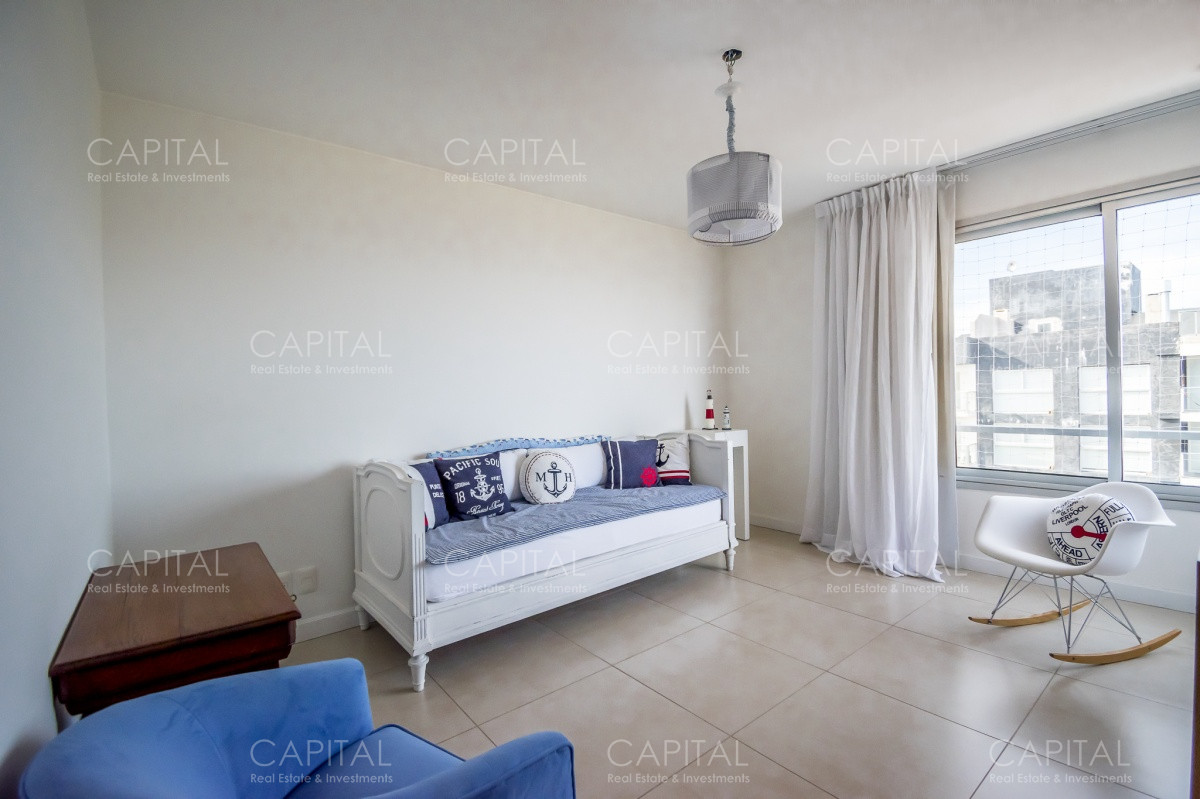 Apartamento ID.27993 - Apartamento PentHouse de 3 dormitorios y dependencia en alquiler anual.