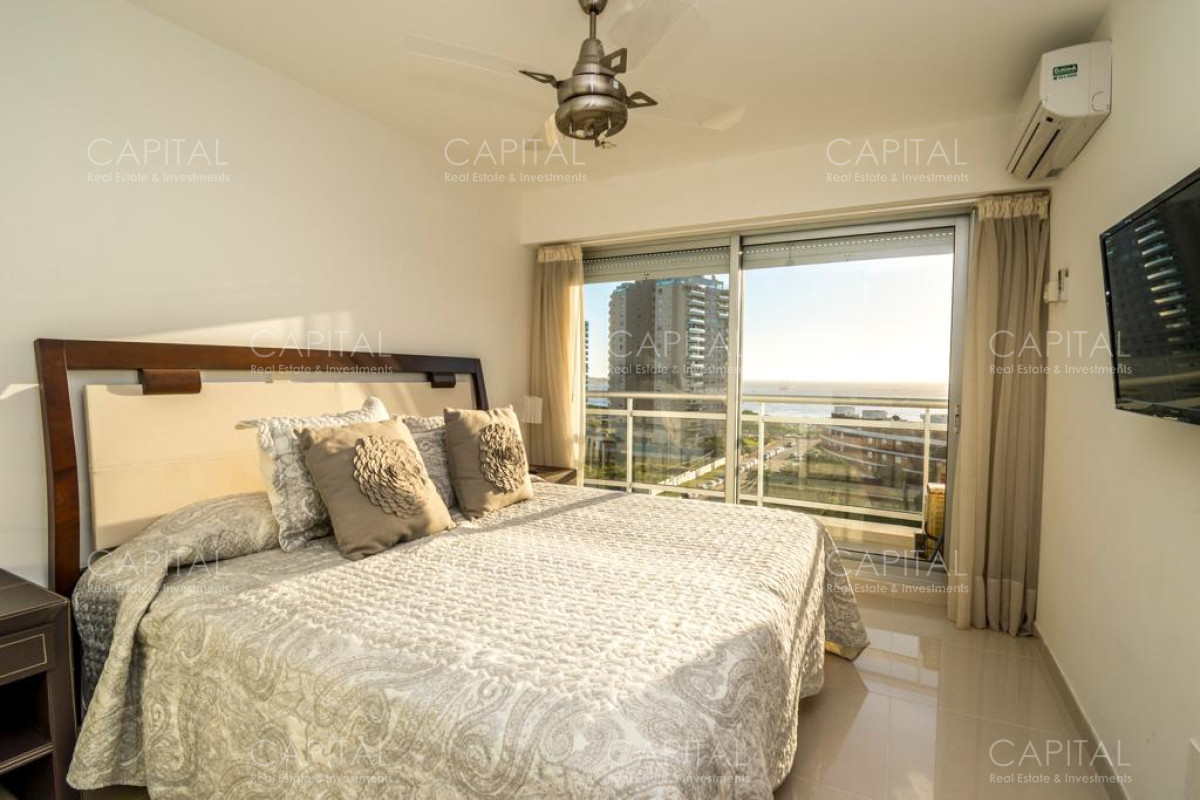 Apartamento ID.27455 - Apartamento de tres dormitorios y dependencia de servicio en venta, Playa Mansa Punta del Este