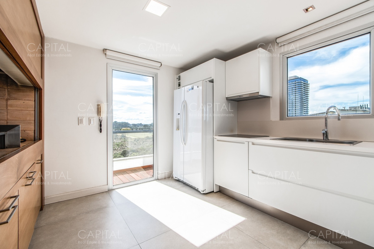 Apartamento ID.24988 - Alquiler Apartamento Frente al Mar Tres Dormitorios y Servicio