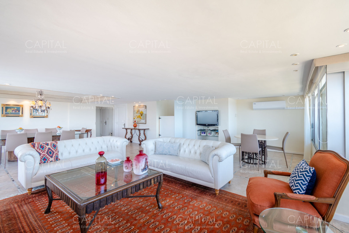 Apartamento ID.30607 - Penthouse de Cuatro Dormitorios frente al Mar - Venta Playa Mansa