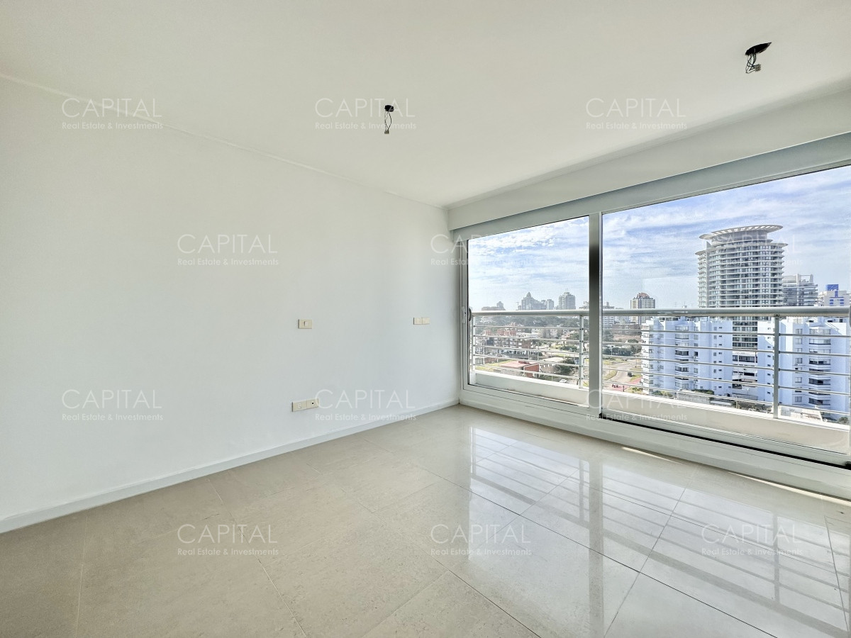 Apartamento ID.31677 - Apartamento de tres dormitorios con vista al mar en venta, Punta del Este.