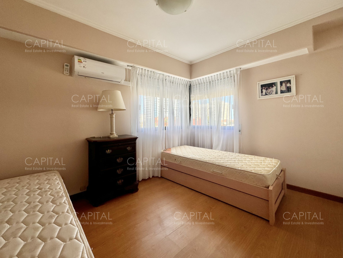 Apartamento ID.38763 - Edificio en primera linea del mar, departamento de tres dormitorios en venta, Playa Mansa.