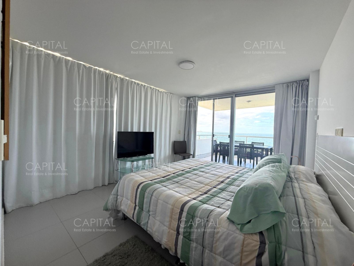 Apartamento ID.32040 - Venta departamento tres dormitorios en suite frente al mar Playa Mansa Punta del Este