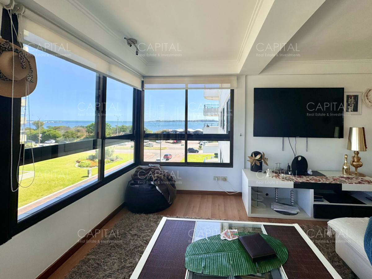 Apartamento ID.38763 - Edificio en primera linea del mar, departamento de tres dormitorios en venta, Playa Mansa.