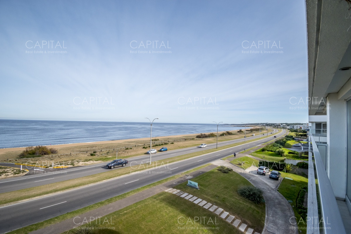 Apartamento ID.27993 - Apartamento PentHouse de 3 dormitorios y dependencia en alquiler anual.