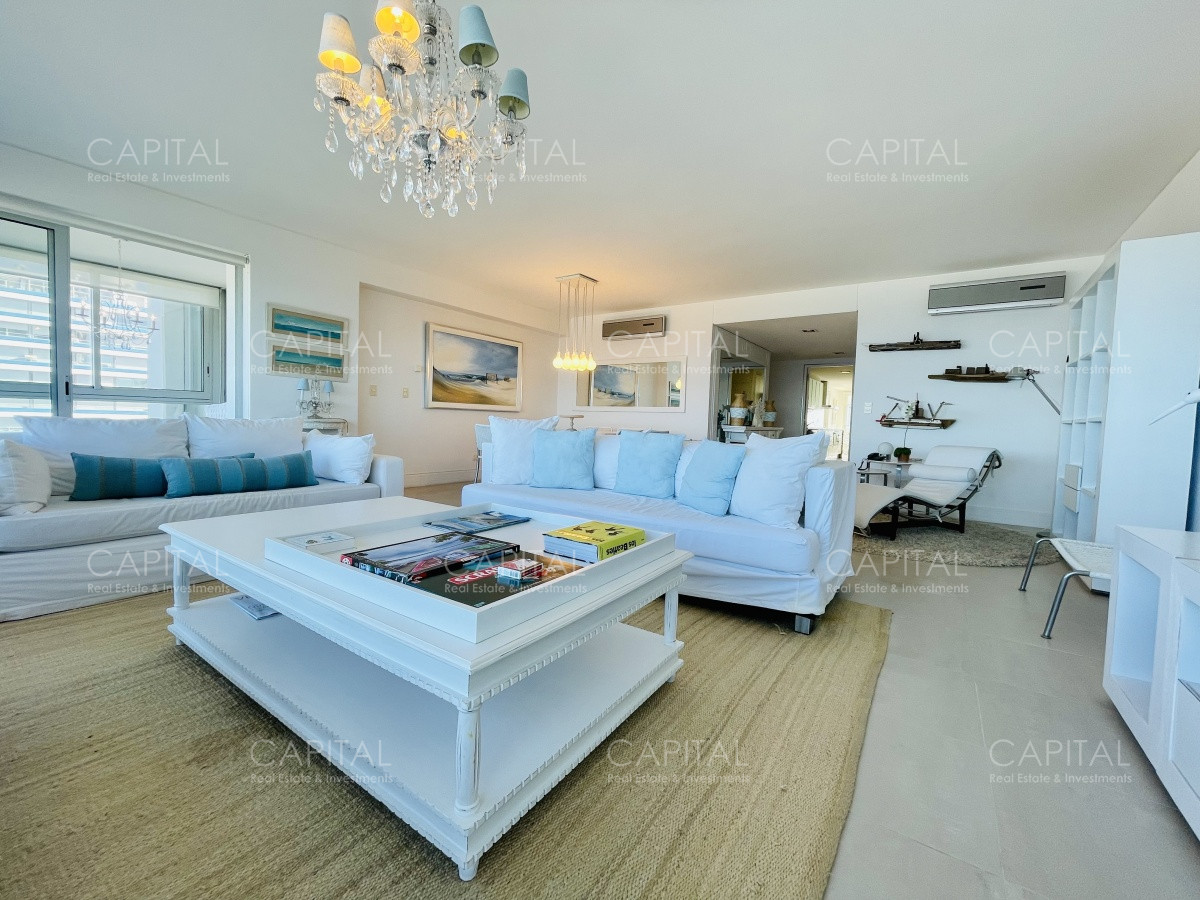 Apartamento ID.31416 - Le Parc Punta del Este de tres dormitorios más dependencia en torre de categoría sobre playa Brava, Punta del Este