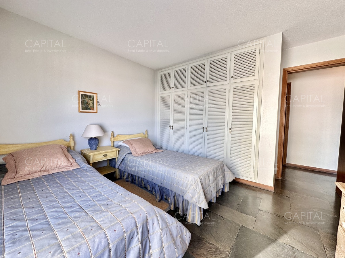 Apartamento ID.34218 - Apartamento de tres dormitorios y de dependencia de servicio, Puerto de Punta del Este.