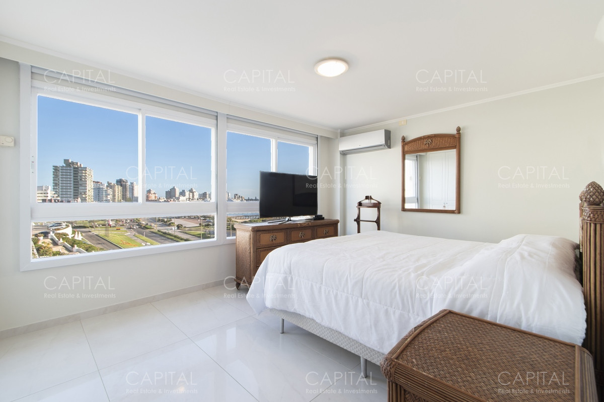 Apartamento ID.33655 - Milenium Tower Punta del Este Apartamento de tres dormitorios mas dependencia en Millenium Tower en Venta