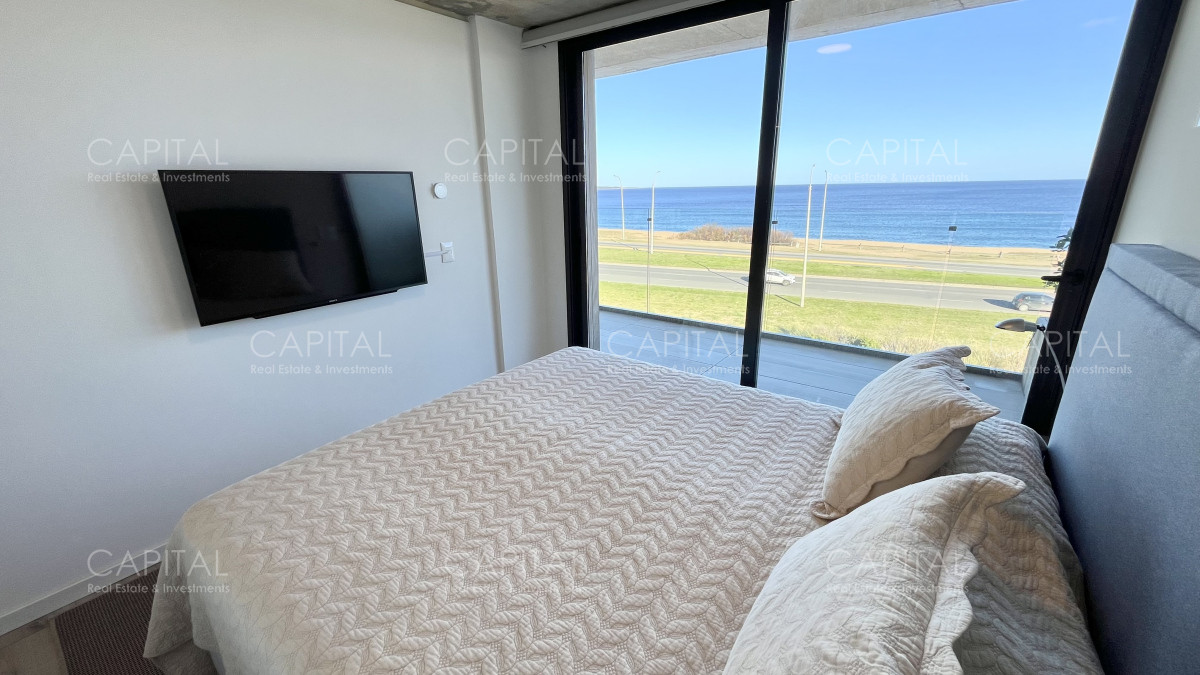 Apartamento ID.38676 - Apartamento en venta de 3 dormitorios en Playa Mansa frente al mar