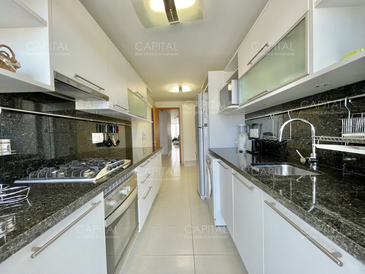 Apartamento ID.30388 - Apartamento de Dos dormitorios en Venta en Playa Mansa, Punta del Este
