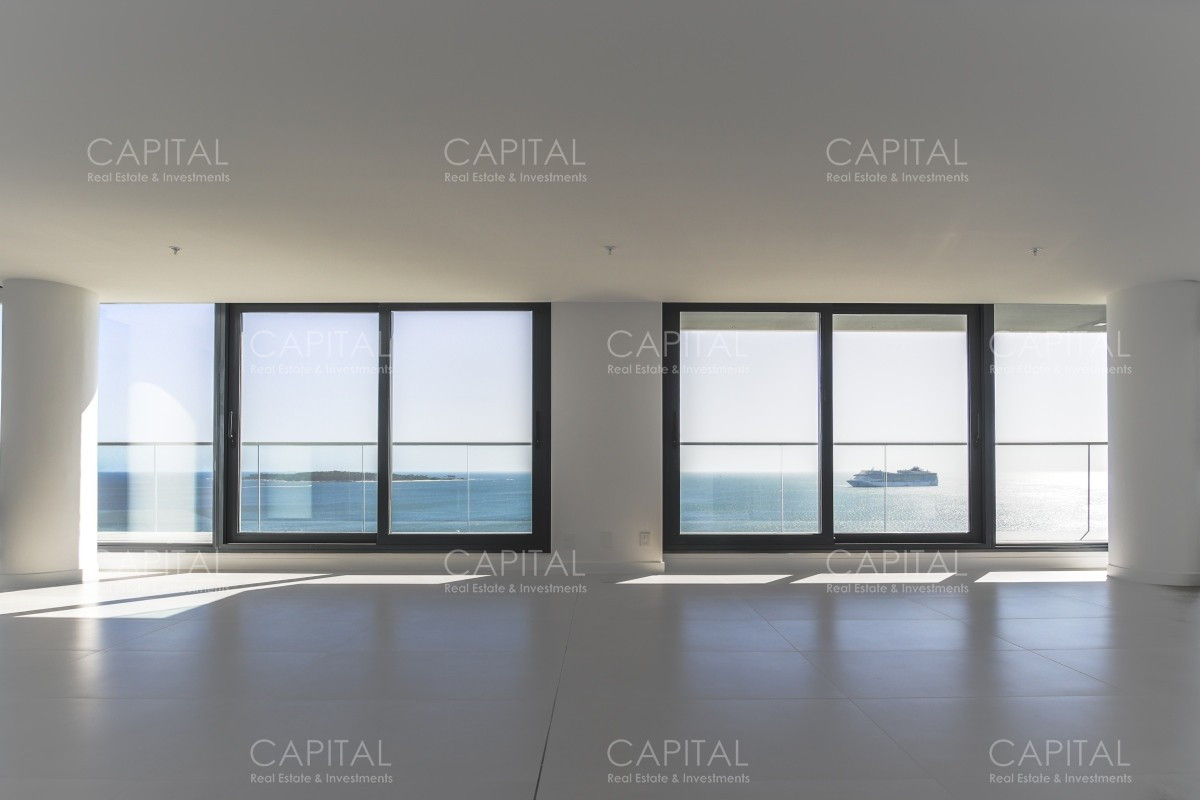 Apartamento ID.36628 - Apartamento unificado en venta, Playa Mansa, Edificio Venetian, cuatro dormitorios + servicio