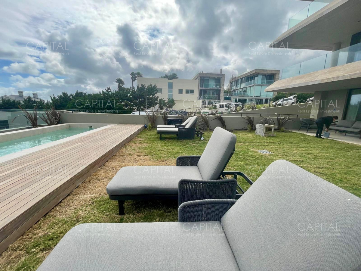 Apartamento ID.38226 - Departamento  en venta sobre el mar en La Barra con piscina y parrillero