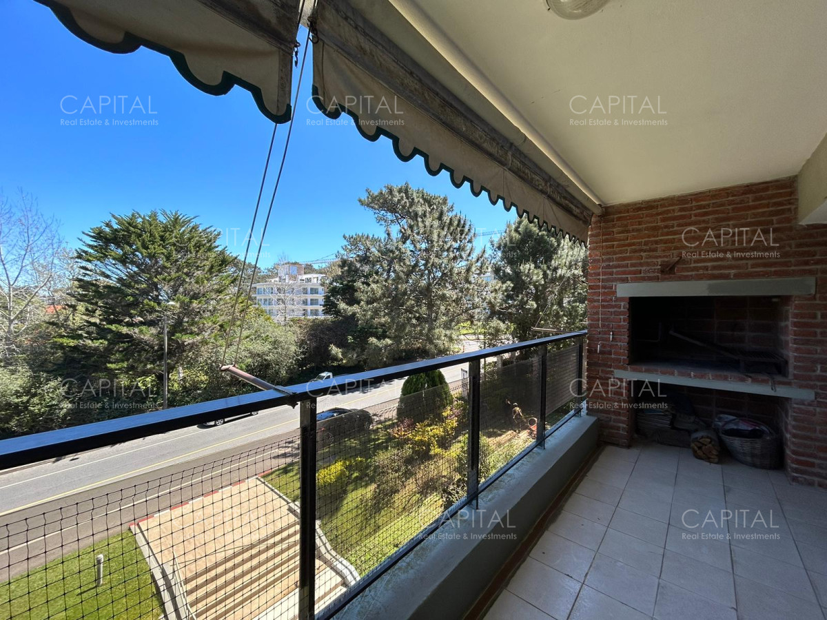 Apartamento ID.35240 - Apartamento en venta con parrillero propio en Playa Mansa. 