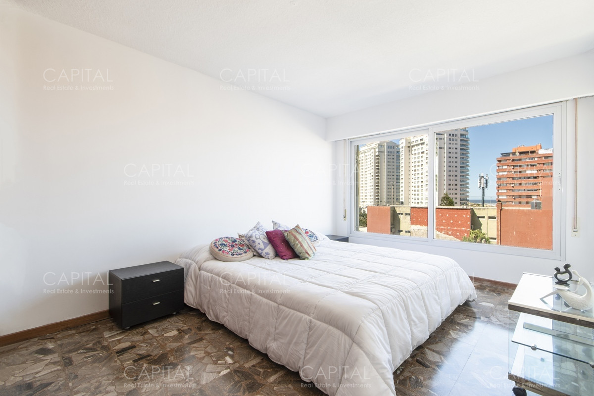 Apartamento ID.31268 - Malecon Punta del Este Apartamento de 3 dormitorios y servicios en venta en primera linea, Playa Mansa.