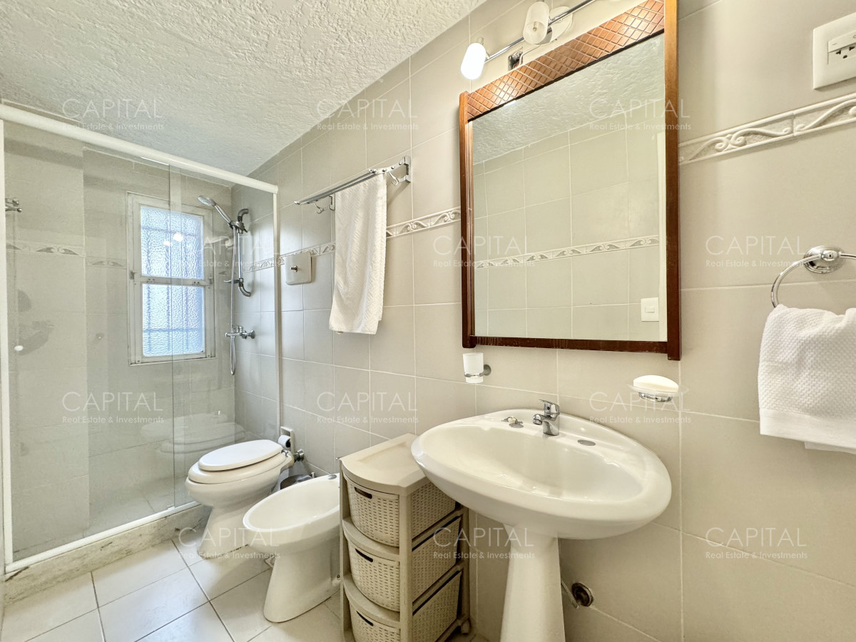 Apartamento ID.39032 - Apartamento de tres dormitorios con vista al mar, Playa Mansa, Punta del Este