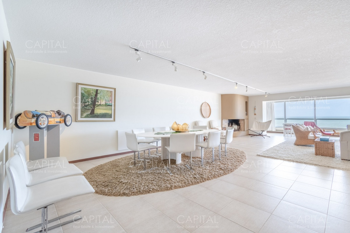 Apartamento ID.30942 - Venta de amplio apartamento sobre playa Brava íntegramente reciclado