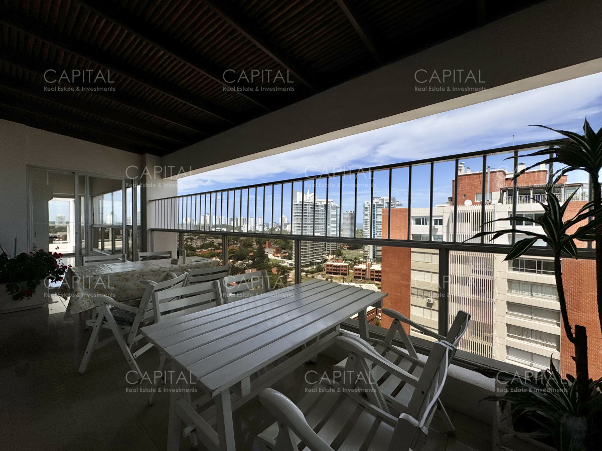 Apartamento ID.37573 - Penthouse Duplex en venta Playa Mansa Punta del Este.