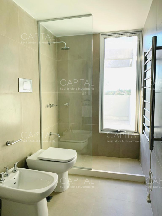 Apartamento ID.30996 - Moderno Penthouse a Estrenar de 3 Dormitorios frente a Playa Mansa - Venta
