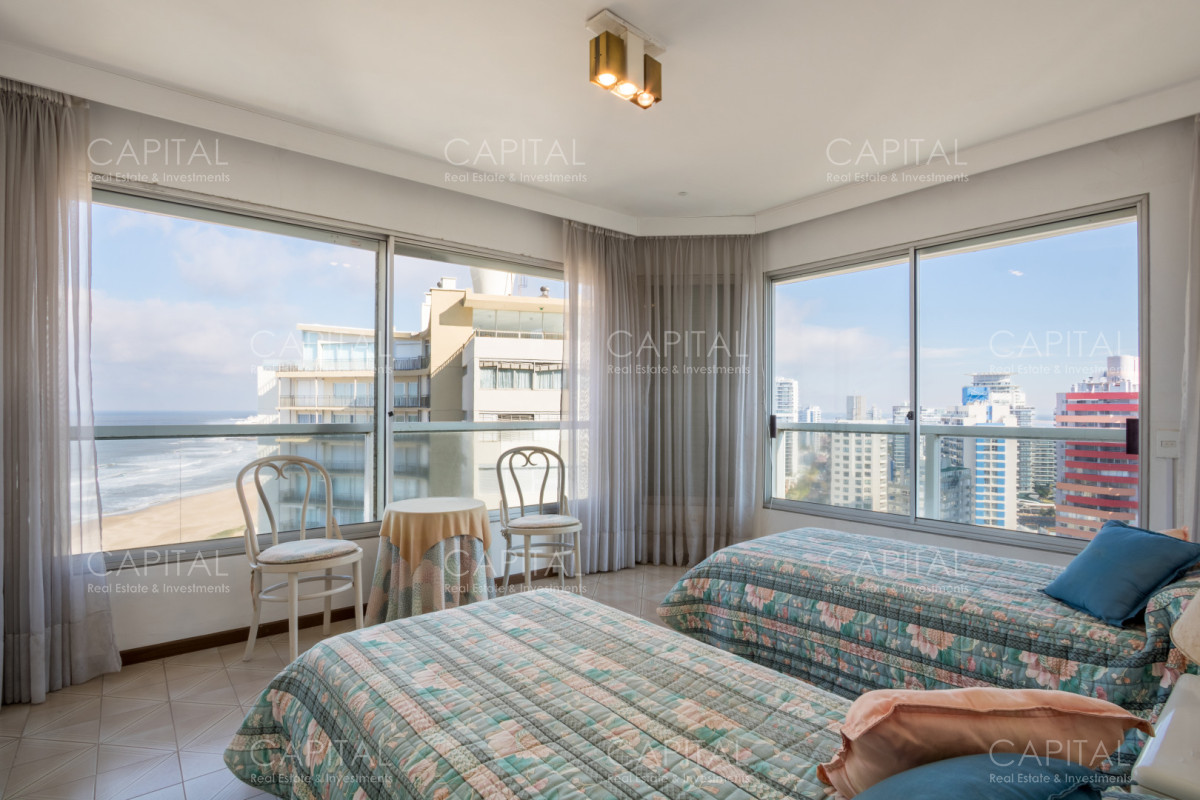 Apartamento ID.40499 - Amplio Apartamento de 4 Dormitorios en Venta Punta del Este