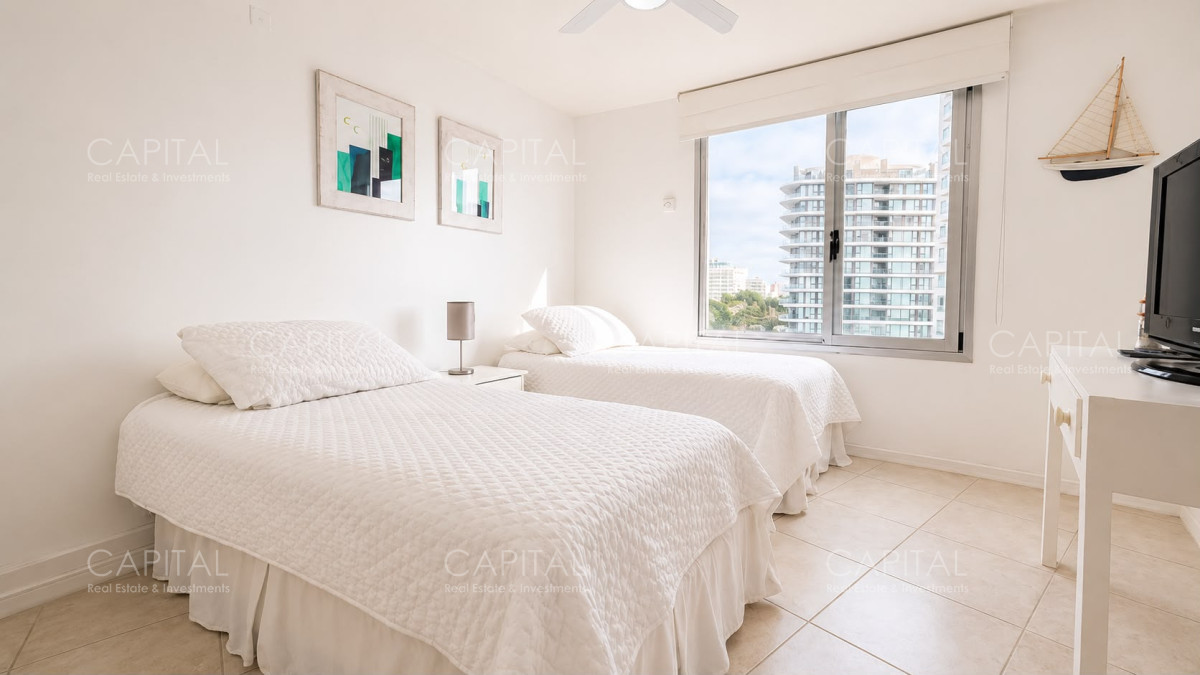 Apartamento ID.40472 - Excelente departamento 3 dormitorios con parrillero en Playa Brava