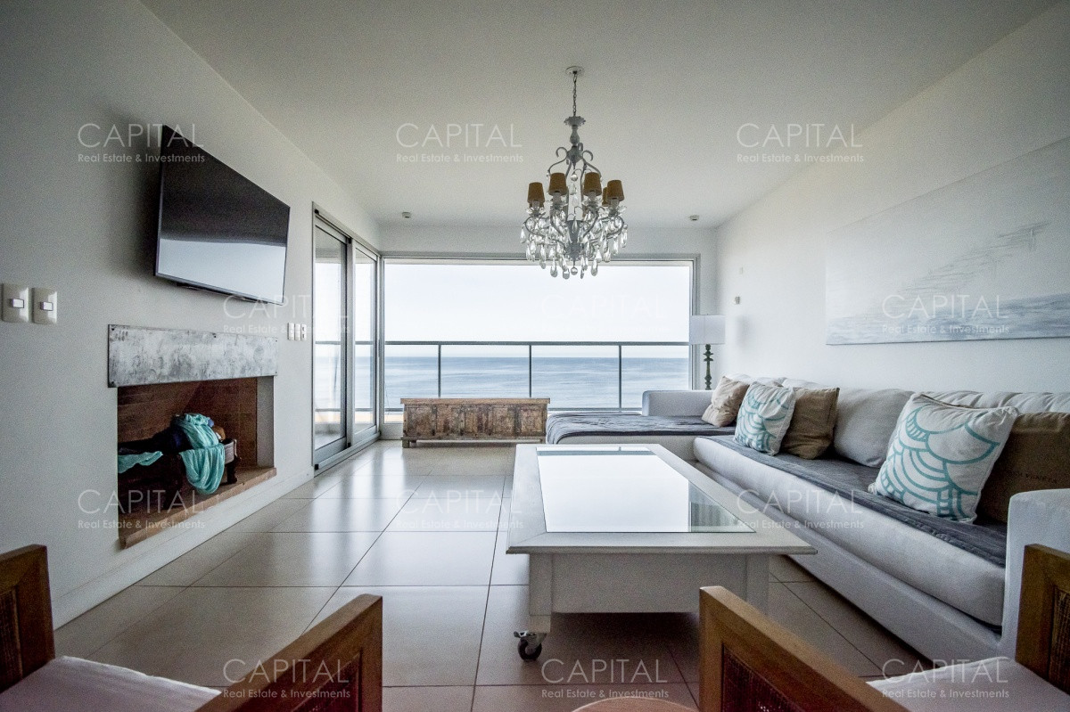 Apartamento ID.27993 - Apartamento PentHouse de 3 dormitorios y dependencia en alquiler anual.