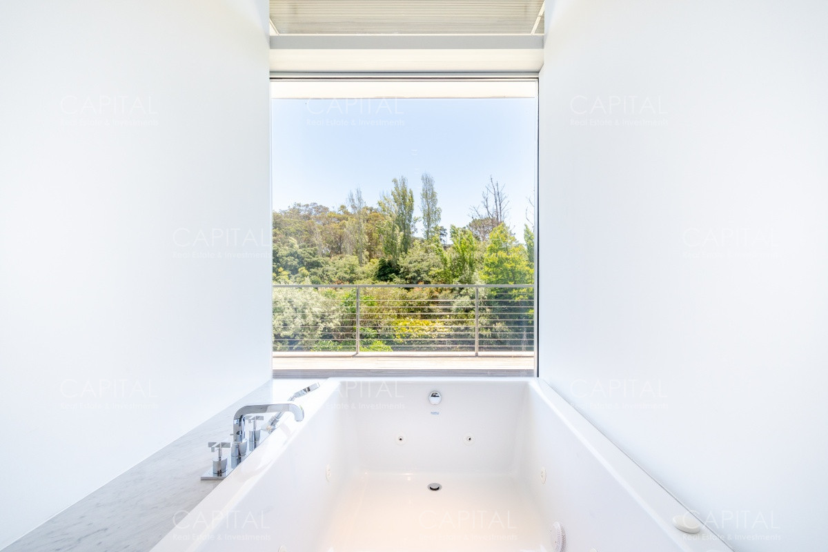 Apartamento ID.30146 - Excelente Apartamento en Acqua Punta del Este Tres suites en Venta en Primera línea, Playa Brava