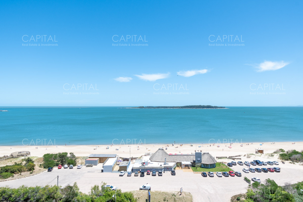 Apartamento ID.38754 - Coral Tower esquinero de tres dormitorios y servicio piso alto en venta