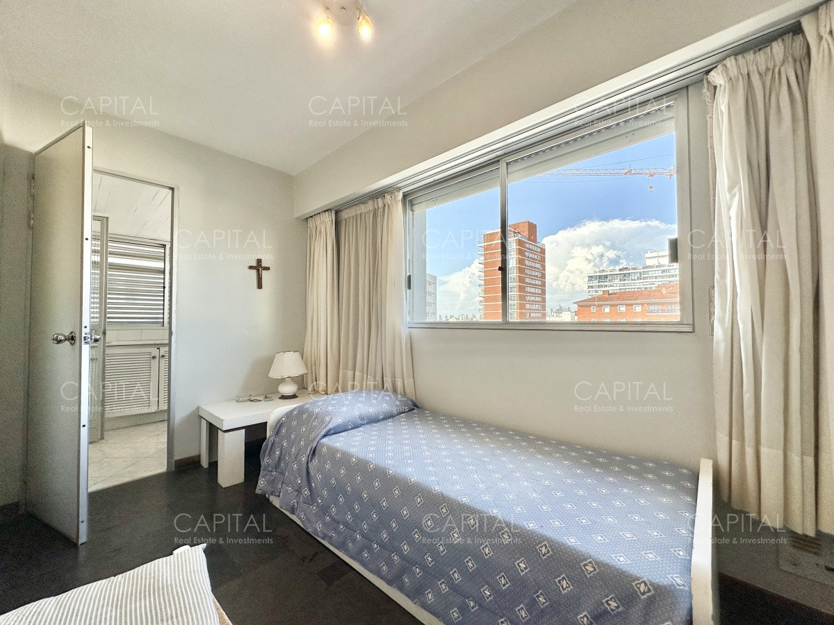 Apartamento ID.34218 - Apartamento de tres dormitorios y de dependencia de servicio, Puerto de Punta del Este.