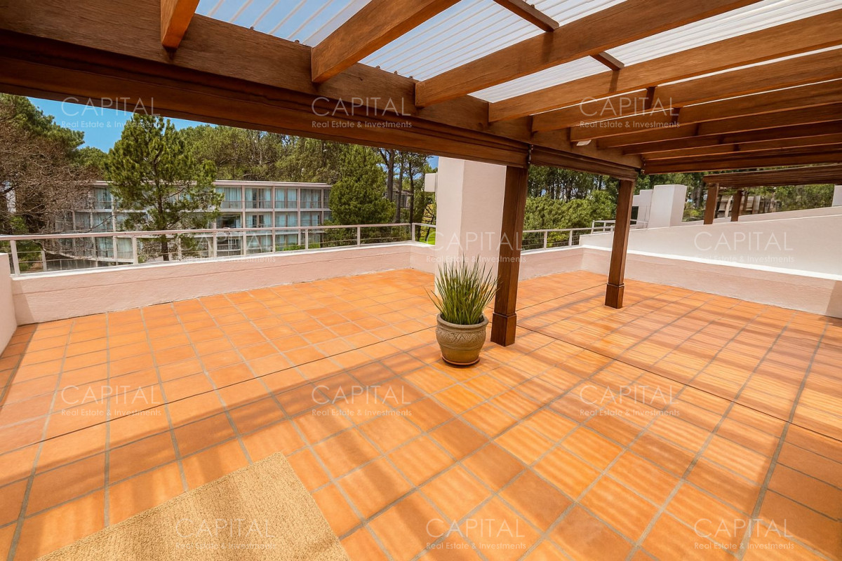 Apartamento ID.32238 - Apartamento en Alquiler Tres Dormitorios Duplex con Parrillero en Playa Mansa