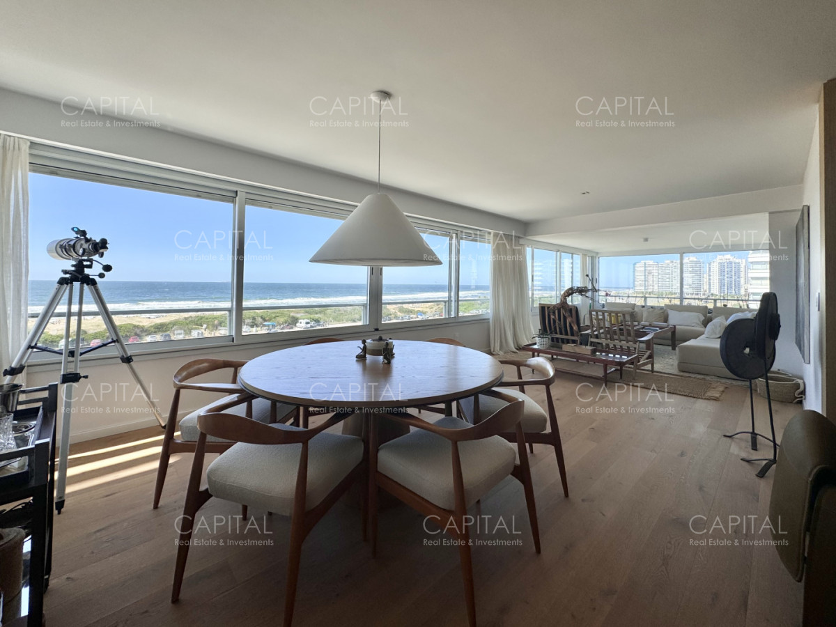 Apartamento ID.35545 - Apartamento reciclado de tres dormitorios en primera linea del mar, Playa Brava, Punta del Este.