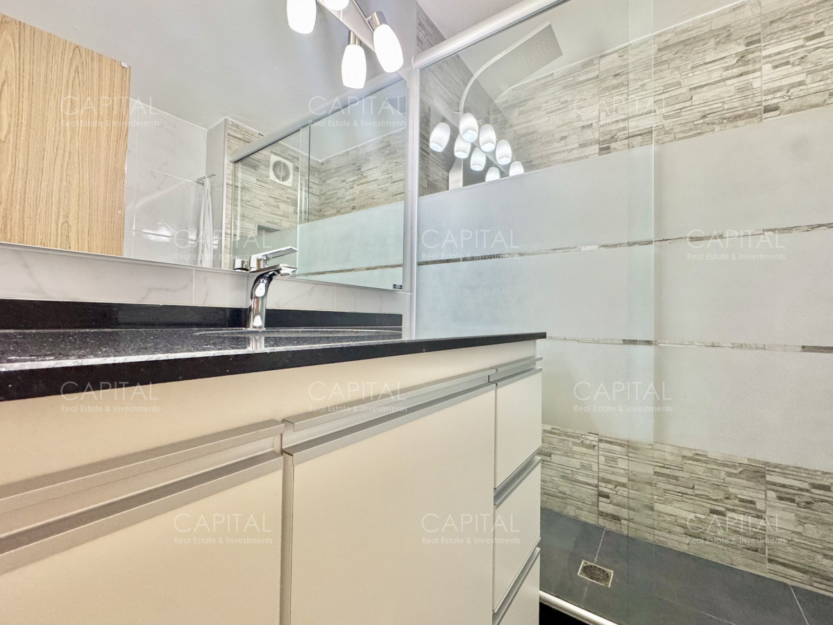 Apartamento ID.38203 - Apartamento en Venta Reciclado de 3 dormitorios y servicio, Roosevelt. 