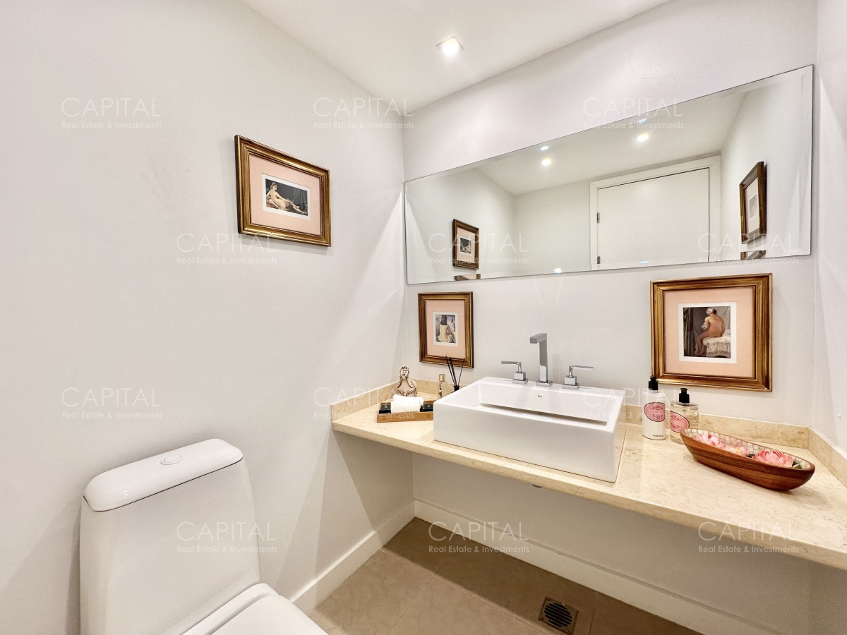 Apartamento ID.35573 - Apartamento de tres dormitorios y dependencia frente al mar en alquiler de temporada, Playa Mansa, Punta del Este.