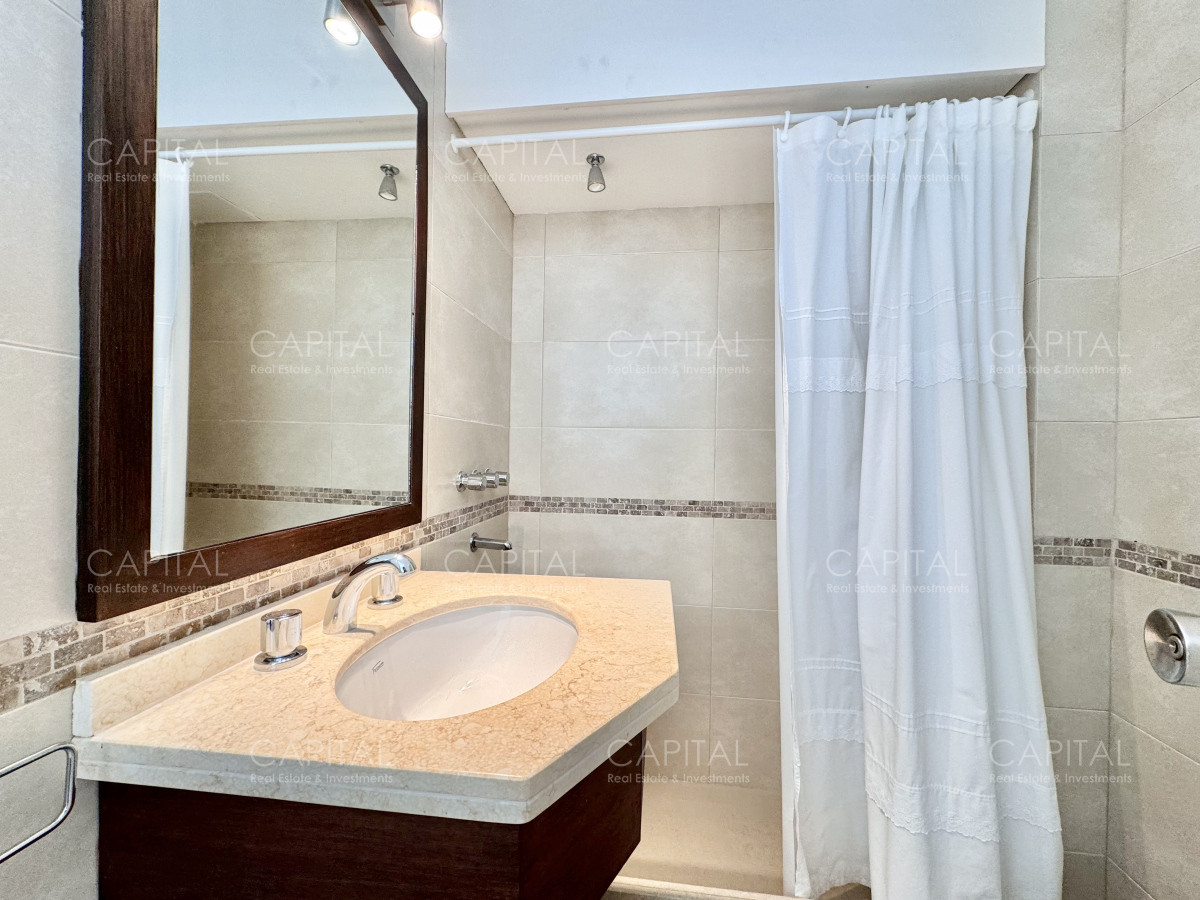 Apartamento ID.38759 - Apartamento de tres dormitorios en venta en Península, Punta del Este.