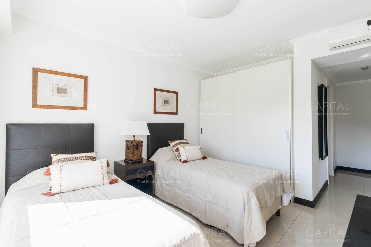 Apartamento ID.33892 - Apartamentoen torre lobos de tres dormitorios en primera linea frente al mar en Playa Brava en Alquiler, Punta del Este