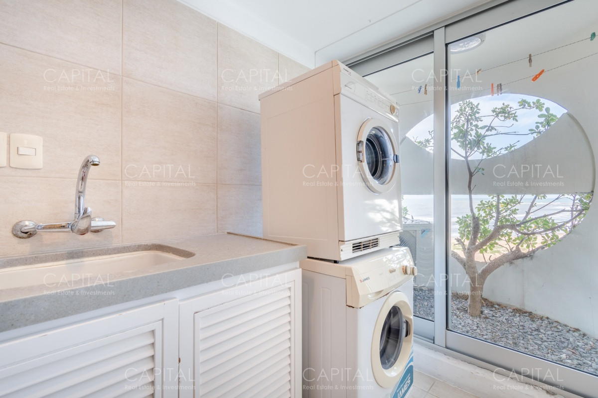 Apartamento ID.30942 - Venta de amplio apartamento sobre playa Brava íntegramente reciclado