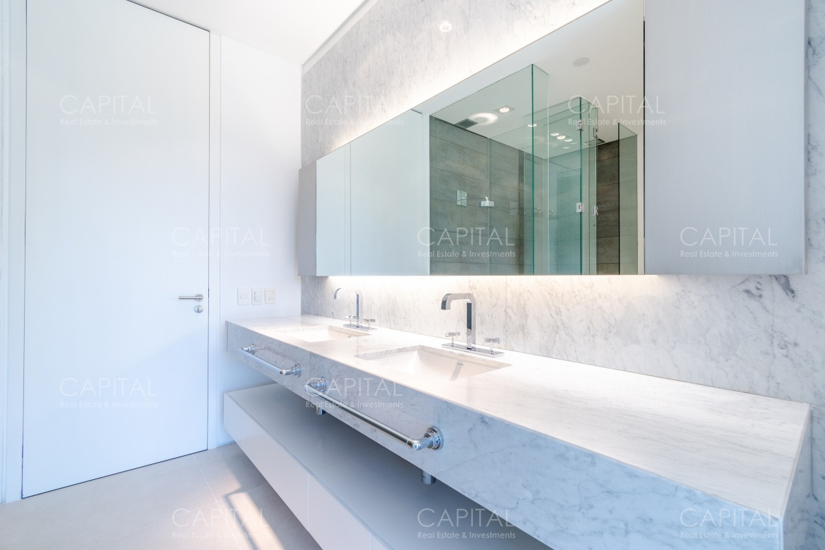 Apartamento ID.30146 - Excelente Apartamento en Acqua Punta del Este Tres suites en Venta en Primera línea, Playa Brava