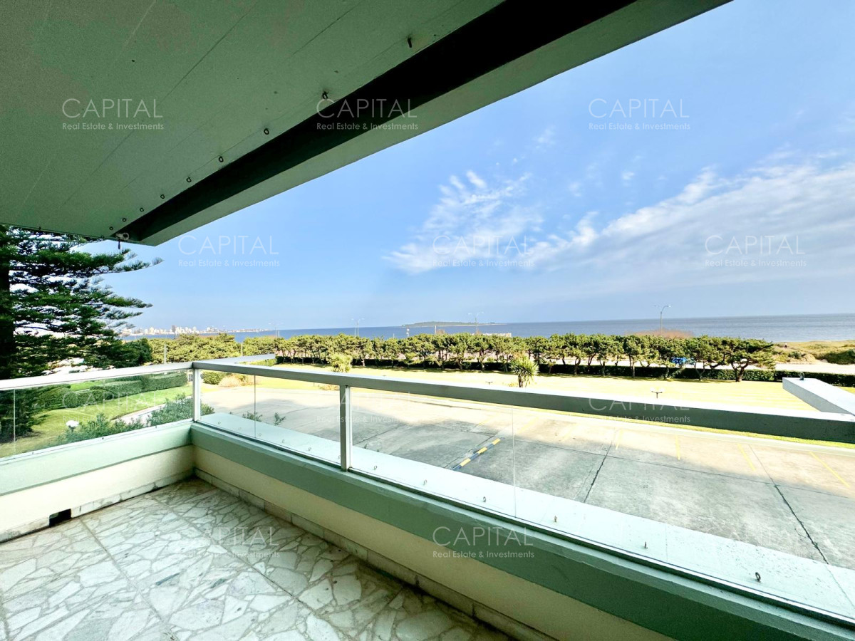 Apartamento ID.36358 - Excelente Apartamento primera linea playa mansa en edificio de categoría