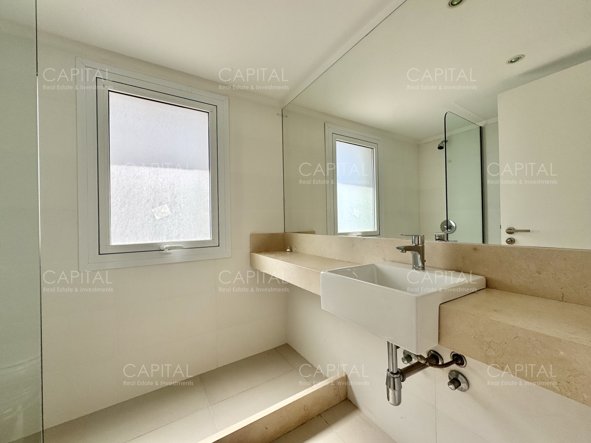 Apartamento ID.37436 - Apartamento de tres domritorios en venta en primera linea de Playa Mansa Punta del Este